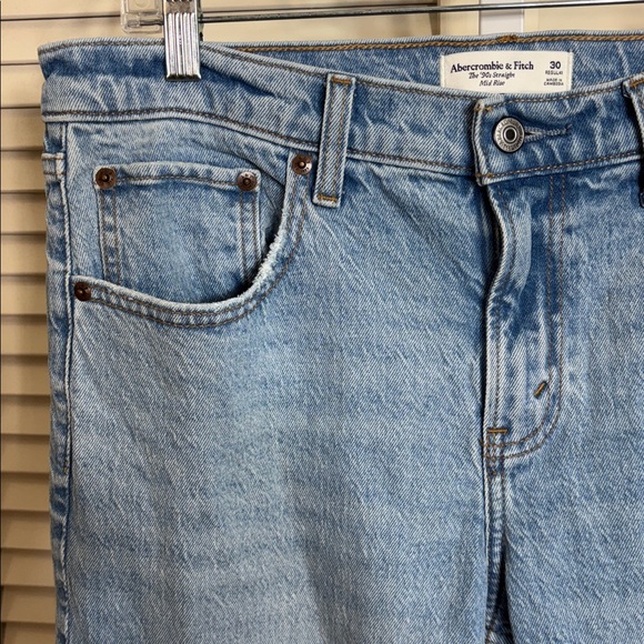 Abercrombie & Fitch Mid Rise 90's Straight Raw Hem Jean Size 30 Regular - Picture 10 of 16